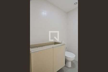Banheiro de kitnet/studio para alugar com 1 quarto, 27m² em Vila Primavera, São Paulo