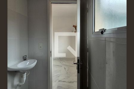 Casa de condomínio para alugar com 85m², 3 quartos e 1 vaga Casa de condomínio para alugar com 85m², 3 quartos e 1 vagaBanheiro da Suíte