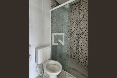 Casa de condomínio para alugar com 85m², 3 quartos e 1 vaga Casa de condomínio para alugar com 85m², 3 quartos e 1 vagaBanheiro social