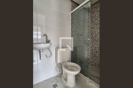 Casa de condomínio para alugar com 85m², 3 quartos e 1 vaga Casa de condomínio para alugar com 85m², 3 quartos e 1 vagaBanheiro social