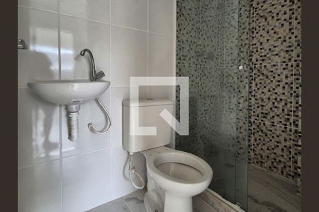 Casa de condomínio para alugar com 85m², 3 quartos e 1 vaga Casa de condomínio para alugar com 85m², 3 quartos e 1 vagaBanheiro social