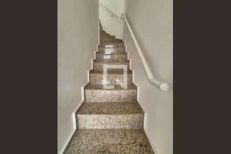 Escada de casa de condomínio para alugar com 3 quartos, 85m² em Vargem Pequena, Rio de Janeiro