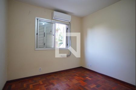 Quarto 2 de apartamento para alugar com 3 quartos, 68m² em Jardim Carvalho, Porto Alegre