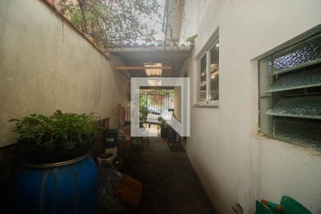 Casa à venda com 70m², 3 quartos e sem vaga Casa à venda com 70m², 3 quartos e sem vagaPátio