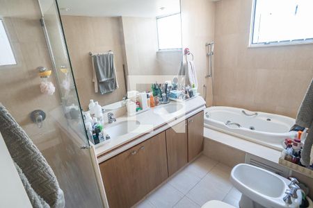 Apartamento à venda com 348m², 5 quartos e 2 vagasQuarto 1 suite -  banheiro