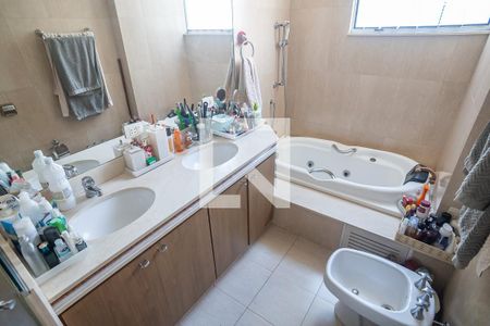 Apartamento à venda com 348m², 5 quartos e 2 vagasQuarto 1 suite -  banheiro