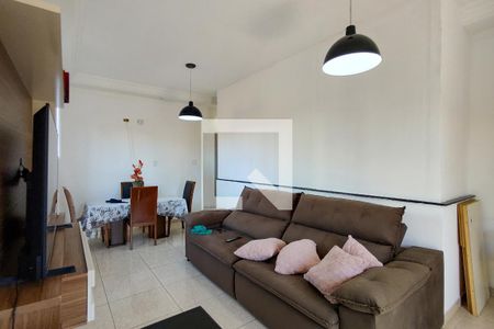 Sala de casa de condomínio para alugar com 2 quartos, 78m² em Canto do Forte, Praia Grande