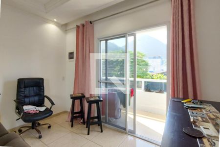 Sala de casa de condomínio para alugar com 2 quartos, 78m² em Canto do Forte, Praia Grande