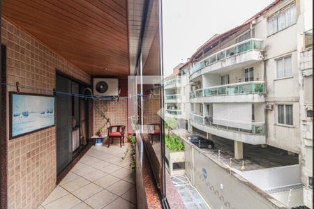 Apartamento à venda com 95m², 3 quartos e 2 vagasVaranda