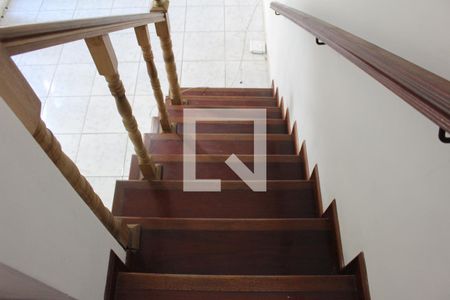 Casa para alugar com 300m², 2 quartos e 2 vagasEscada