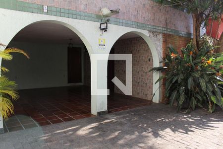 Casa para alugar com 300m², 2 quartos e 2 vagasÁrea externa