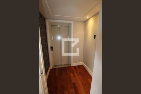 Hall de entrada de apartamento para alugar com 5 quartos, 226m² em Jardim Morumbi, São Paulo