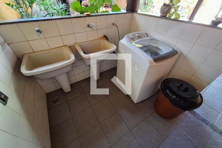 Casa à venda com 1000m², 4 quartos e 4 vagas Casa à venda com 1000m², 4 quartos e 4 vagasÁrea de Serviço