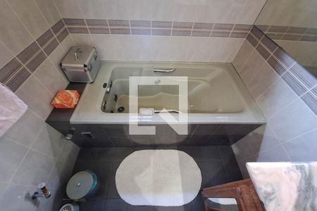 Casa à venda com 1000m², 4 quartos e 4 vagas Casa à venda com 1000m², 4 quartos e 4 vagasBanheiro da Suíte