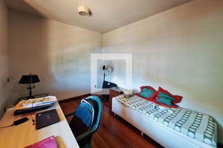 Casa à venda com 1000m², 4 quartos e 4 vagas Casa à venda com 1000m², 4 quartos e 4 vagasQuarto 2