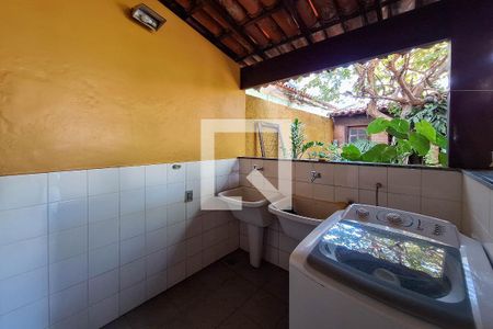 Casa à venda com 1000m², 4 quartos e 4 vagas Casa à venda com 1000m², 4 quartos e 4 vagasÁrea de Serviço