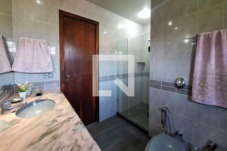 Casa à venda com 1000m², 4 quartos e 4 vagas Casa à venda com 1000m², 4 quartos e 4 vagasBanheiro da Suíte
