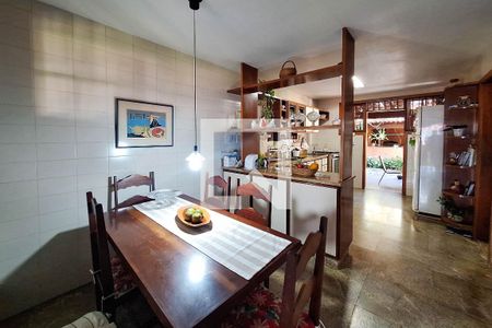 Casa à venda com 1000m², 4 quartos e 4 vagas Casa à venda com 1000m², 4 quartos e 4 vagasCopa
