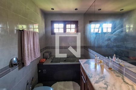 Casa à venda com 1000m², 4 quartos e 4 vagas Casa à venda com 1000m², 4 quartos e 4 vagasBanheiro da Suíte