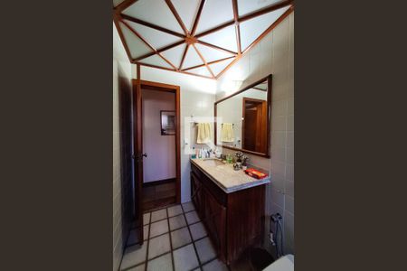 Casa à venda com 1000m², 4 quartos e 4 vagas Casa à venda com 1000m², 4 quartos e 4 vagasBanheiro social 1