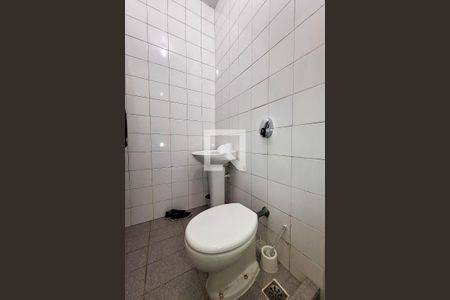 Casa à venda com 1000m², 4 quartos e 4 vagas Casa à venda com 1000m², 4 quartos e 4 vagasBanheiro de serviço