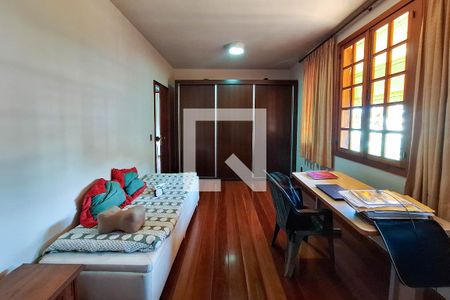 Casa à venda com 1000m², 4 quartos e 4 vagas Casa à venda com 1000m², 4 quartos e 4 vagasQuarto 2