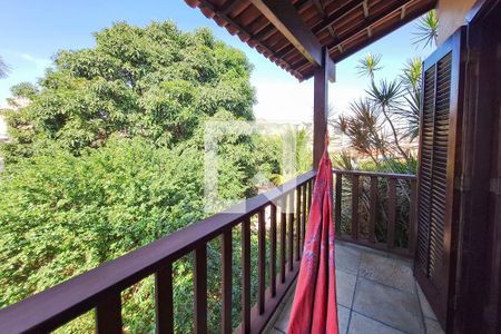 Casa à venda com 1000m², 4 quartos e 4 vagas Casa à venda com 1000m², 4 quartos e 4 vagasvaranda da suite