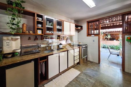 Casa à venda com 1000m², 4 quartos e 4 vagas Casa à venda com 1000m², 4 quartos e 4 vagasCozinha