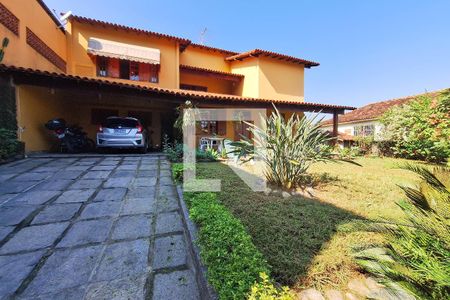 Casa à venda com 1000m², 4 quartos e 4 vagas Casa à venda com 1000m², 4 quartos e 4 vagasÁrea comum