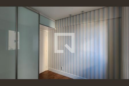 Quarto de apartamento à venda com 2 quartos, 74m² em Jardim Tupanci, Barueri