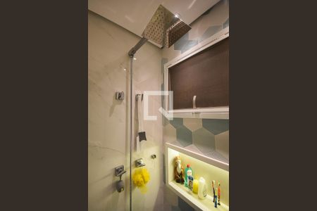 Apartamento à venda com 133m², 3 quartos e 3 vagasChuveiro do Banheiro da Suíte 1