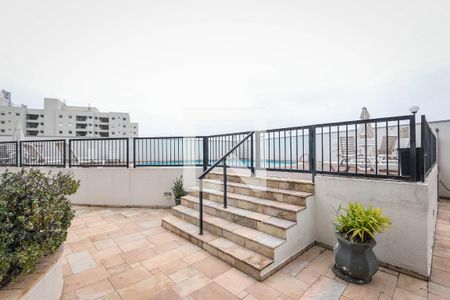 Apartamento à venda com 125m², 4 quartos e 3 vagas Apartamento à venda com 125m², 4 quartos e 3 vagasÁrea comum - Piscina