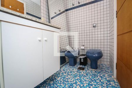 Apartamento à venda com 125m², 4 quartos e 3 vagas Apartamento à venda com 125m², 4 quartos e 3 vagasBanheiro da Suite 2