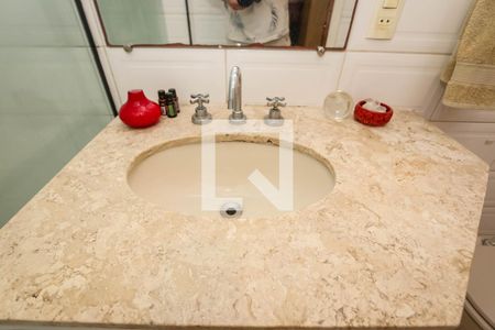 Apartamento à venda com 125m², 4 quartos e 3 vagas Apartamento à venda com 125m², 4 quartos e 3 vagasBanheiro da Suite 3