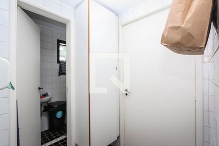 Apartamento à venda com 125m², 4 quartos e 3 vagas Apartamento à venda com 125m², 4 quartos e 3 vagasLavanderia