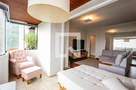 Apartamento à venda com 125m², 4 quartos e 3 vagas Apartamento à venda com 125m², 4 quartos e 3 vagasVaranda