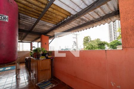 Casa à venda com 200m², 2 quartos e 2 vagas Casa à venda com 200m², 2 quartos e 2 vagasVaranda