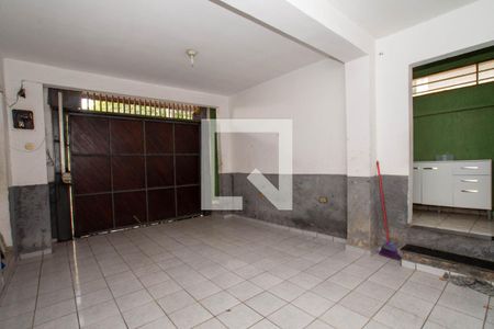 Casa à venda com 200m², 2 quartos e 2 vagas Casa à venda com 200m², 2 quartos e 2 vagasGaragem