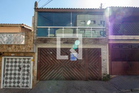 Casa à venda com 300m², 3 quartos e 2 vagas Casa à venda com 300m², 3 quartos e 2 vagasFachada