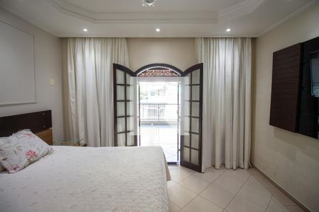 Casa à venda com 300m², 3 quartos e 2 vagas Casa à venda com 300m², 3 quartos e 2 vagasv