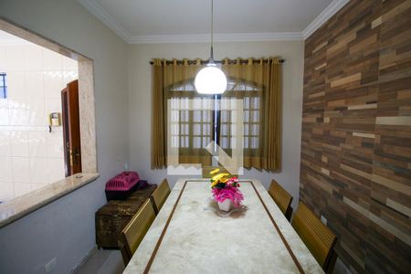 Casa à venda com 300m², 3 quartos e 2 vagas Casa à venda com 300m², 3 quartos e 2 vagasSala de Jantar