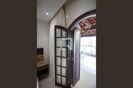 Casa à venda com 300m², 3 quartos e 2 vagas Casa à venda com 300m², 3 quartos e 2 vagasQuarto 1 / Varanda