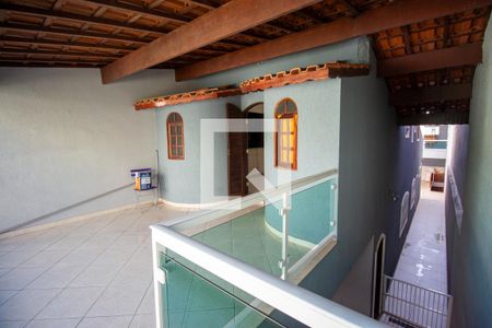 Casa à venda com 300m², 3 quartos e 2 vagas Casa à venda com 300m², 3 quartos e 2 vagasQuarto 1 / Varanda