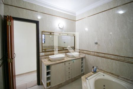 Casa à venda com 300m², 3 quartos e 2 vagas Casa à venda com 300m², 3 quartos e 2 vagasBanheiro 3