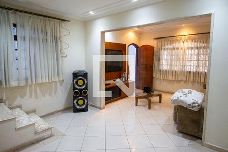 Sala / Hall de casa para alugar com 3 quartos, 300m² em Vila Carmosina, São Paulo