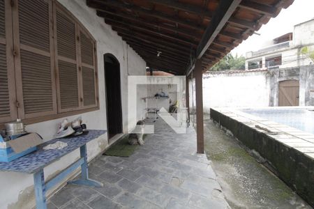 Casa de condomínio para alugar com 362m², 2 quartos e 4 vagasQuintal