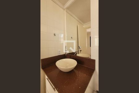Apartamento à venda com 73m², 3 quartos e 2 vagas Apartamento à venda com 73m², 3 quartos e 2 vagasBanheiro da suíte