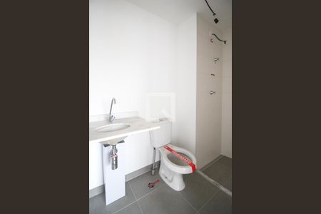 Banheiro de kitnet/studio para alugar com 1 quarto, 29m² em Vila Nova Conceição, São Paulo