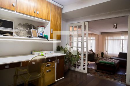 Casa à venda com 290m², 6 quartos e 6 vagas Casa à venda com 290m², 6 quartos e 6 vagasEscritório