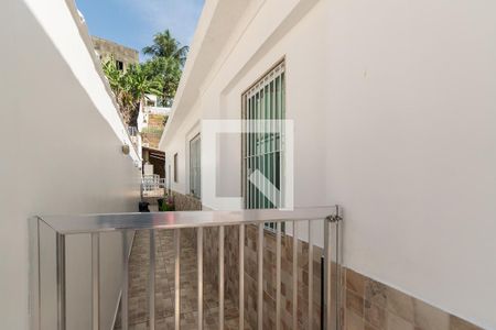 Casa à venda com 400m², 3 quartos e 1 vagaVaranda da frente - Acesso lateral